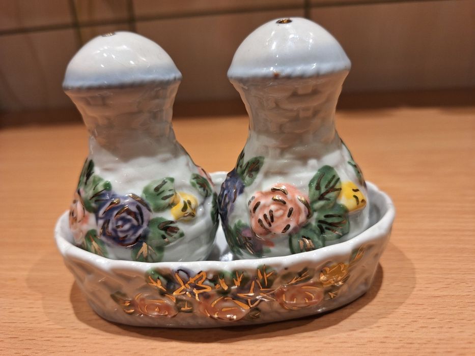 Zestaw z porcelany na sól i pieprz
