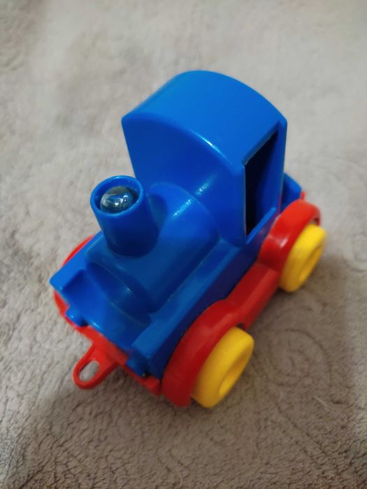 Іграшка паровозик для дитини