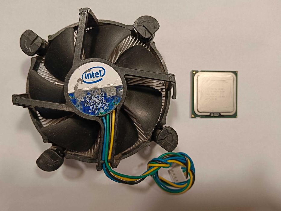 Procesor Intel CORE M2 QUAD 2,33 GHZ plus Cooler