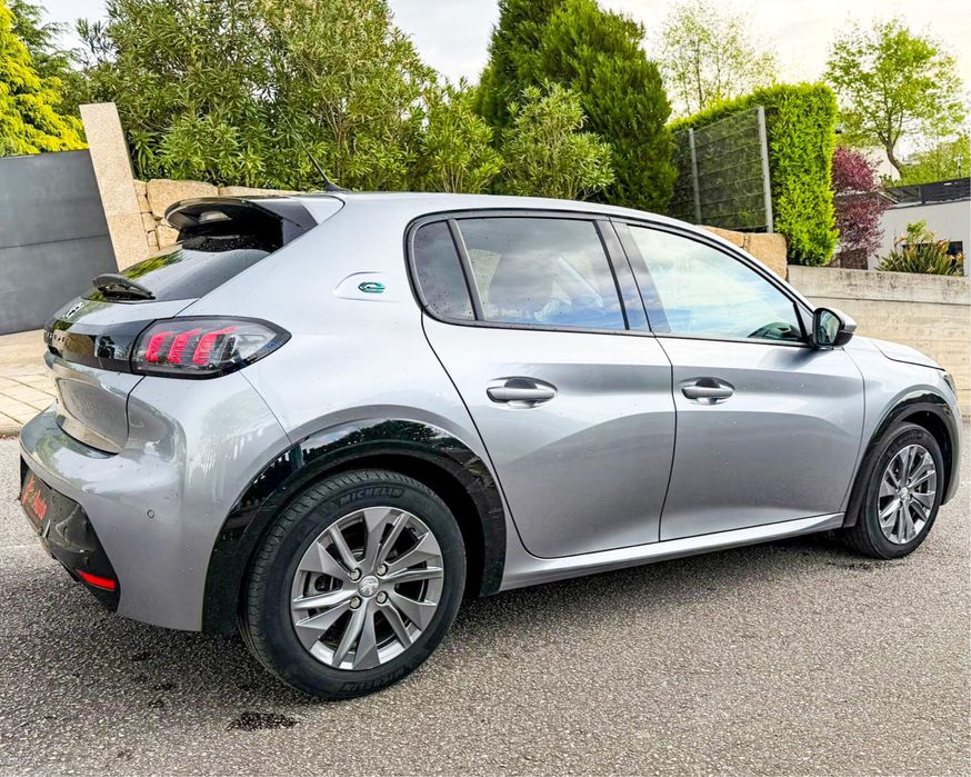PEUGEOT E-208 136ch Allure Business