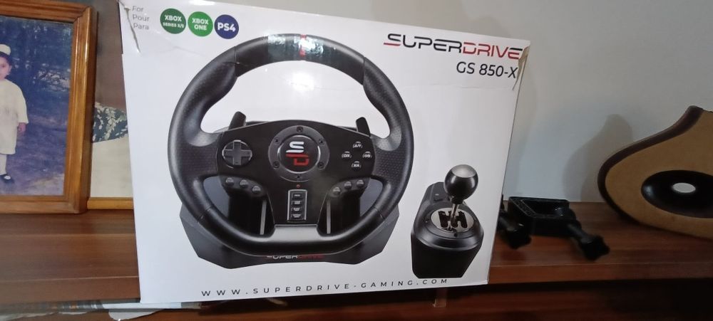 OPORTUNIDADE! Vendo volante, pedais e caixa de mudanças como novo.