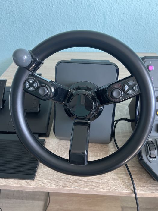 Logitech Heavy Equipment Bundle – kierownica + pedały + panel sterowania | Farming Simulator