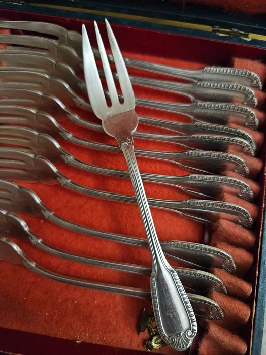 Вінтажний набір посріблених десертних виделок