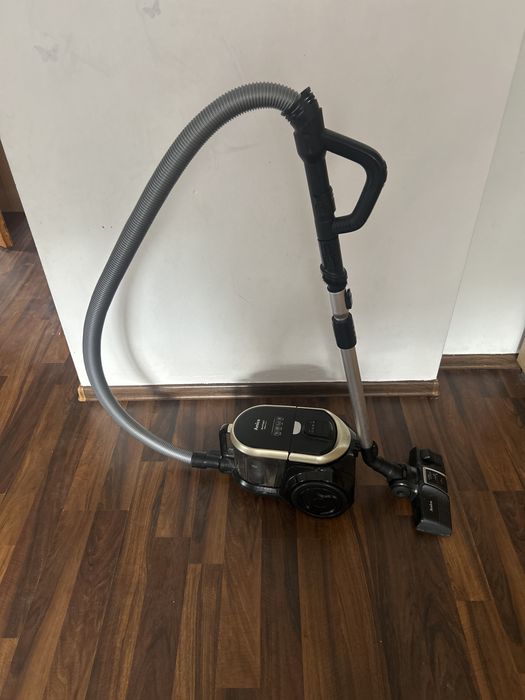 Odkurzacz Amica Akman 900W