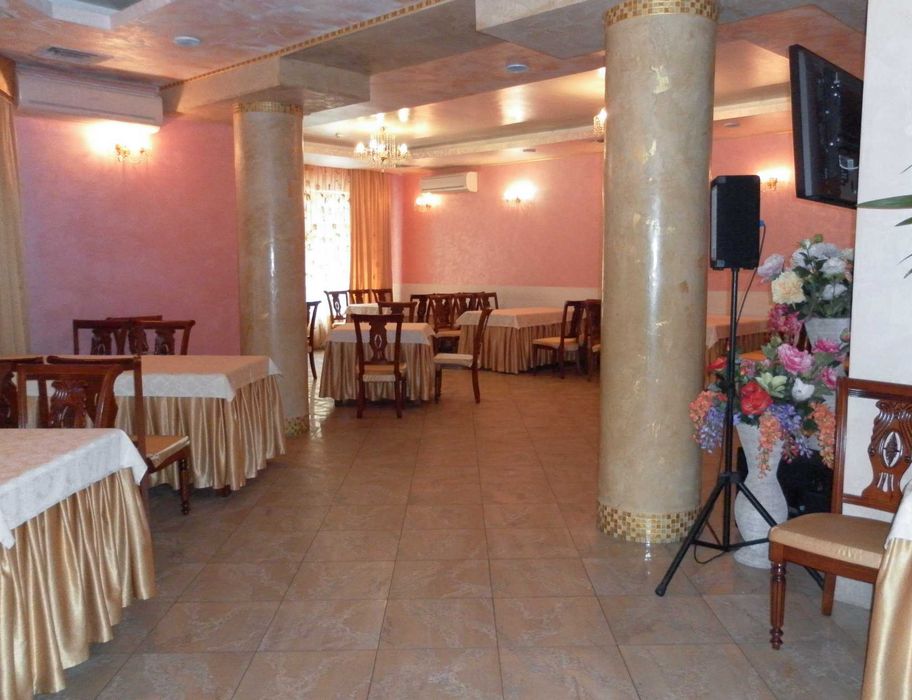 Кафе-ресторан з терасою в центрі - Вид 6