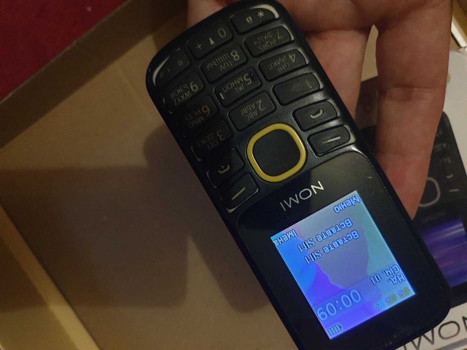 Мобільний кнопочний телефон