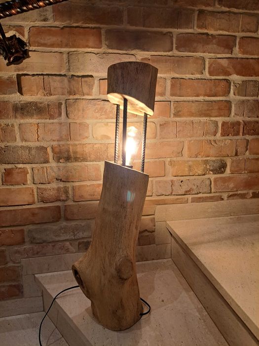 Lampy drewniane.