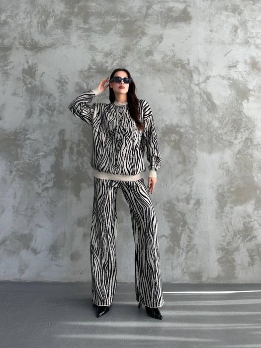 Стильний трикотажний костюм