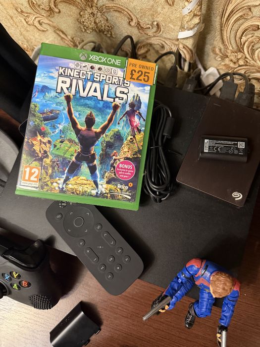 Консоль Xbox One X 1TB + Kinect  v.2 + Seagate Backup Plus Portable 5TB (HDD, USB 3.0) + 2 геймпади + Повний комплект + Подарки фигурка чехол стик