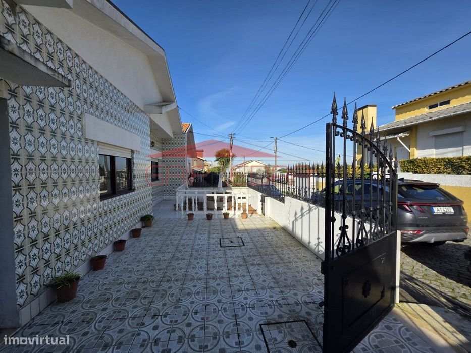 Moradia térrea ao preço dum T1 em Valadares