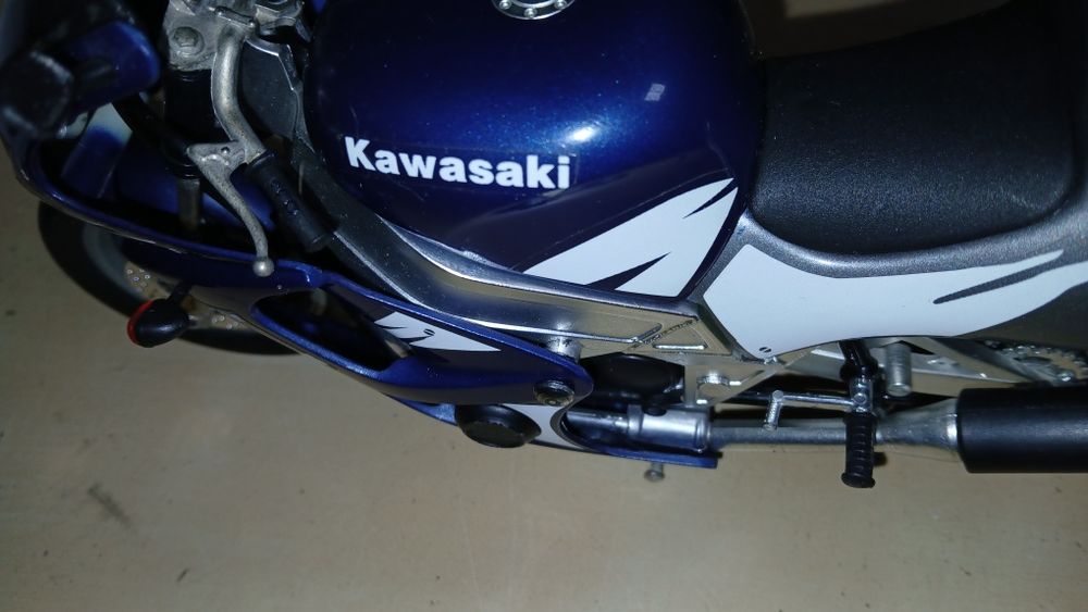 Kawasaki Ninja ZX-9R Guiloy 1/10