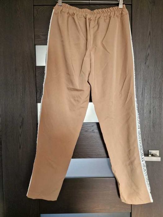 Spodnie damskie, camel z ozdobnym lampasem, NOWE