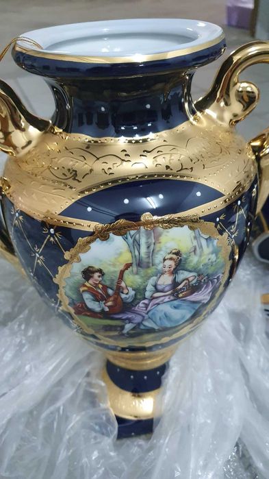 loiça decorativa antiga. 2 peças