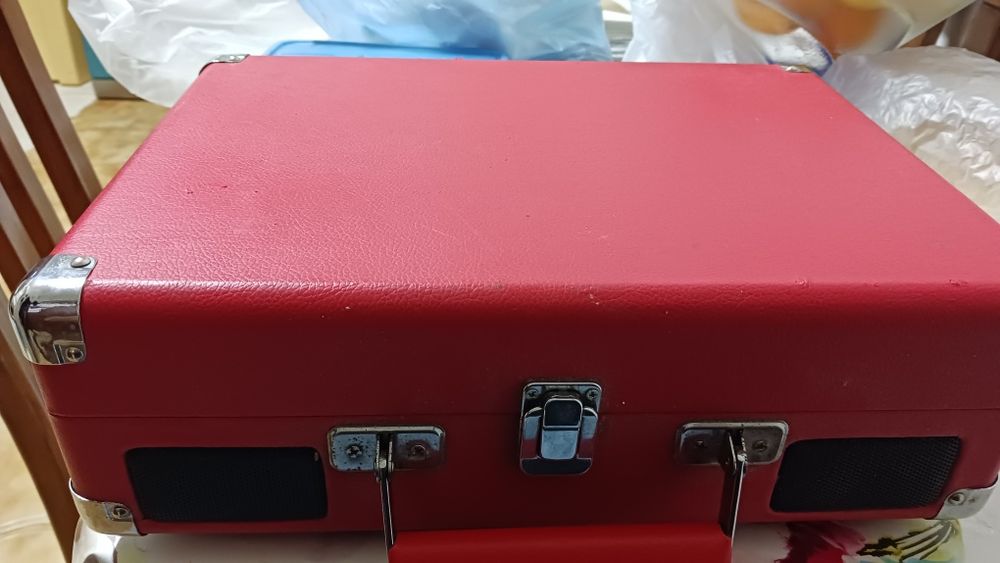 Gira discos imbutido numa mala