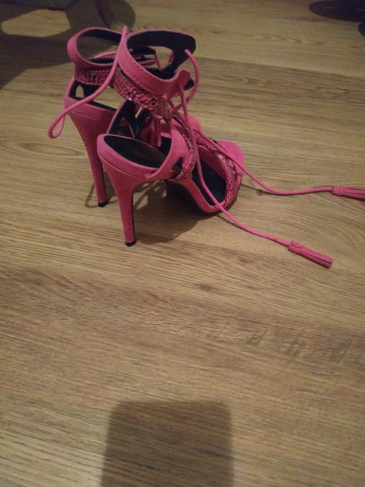 Босоножки женские