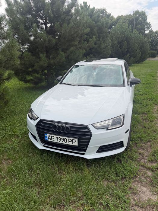 Автомобиль Audi A4B9