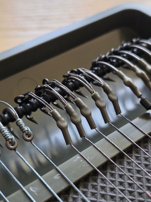 Zestaw 15 przyponów karpiowych #6 w Piórniku Tackle box