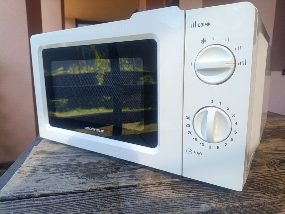 Продам мікрохвильову піч grunhelm 20mx701 w