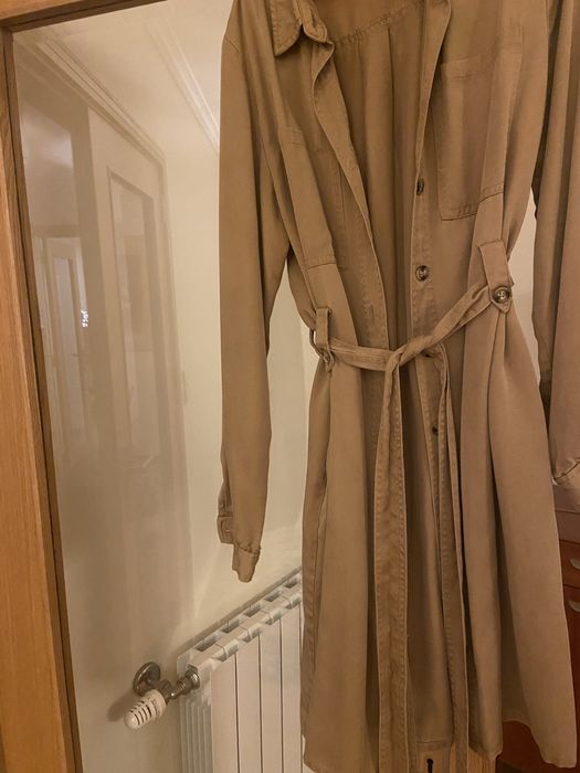 Vestido casual cor mostarda da para usar com saparilhas, botins sabrin