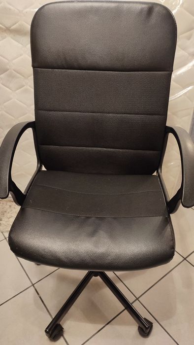 Cadeira de escritório IKEA ( Usada )