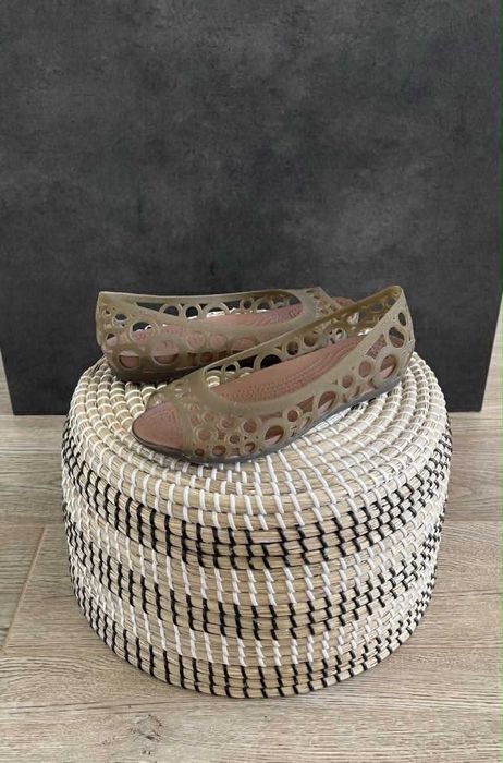Crocs baleriny Adrina Flat Women Espresso/Bronze W8 38/39