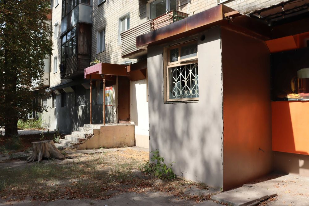 Магазин, пиво, пошта, під житло - 50,9м2. Червона лінія - Полігон(ПМЗ)