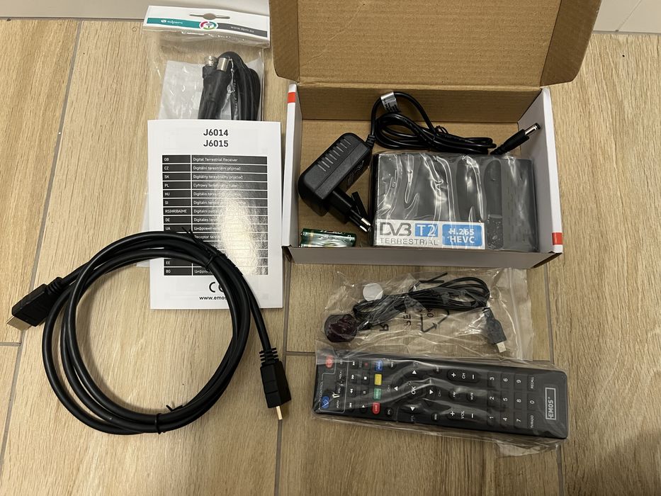 Dekoder DVB T2 EMOS kabel HDMI i antenowy gratis