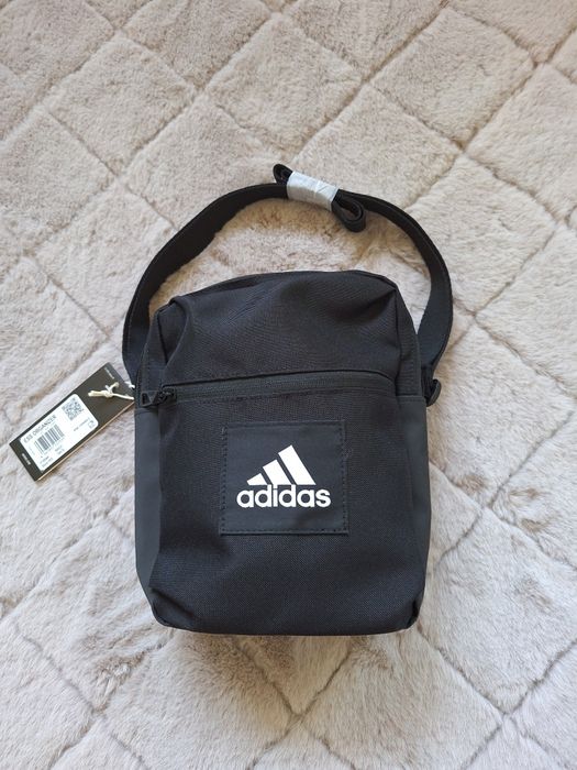 Saszetka Essentials Adidas kolor czarny.