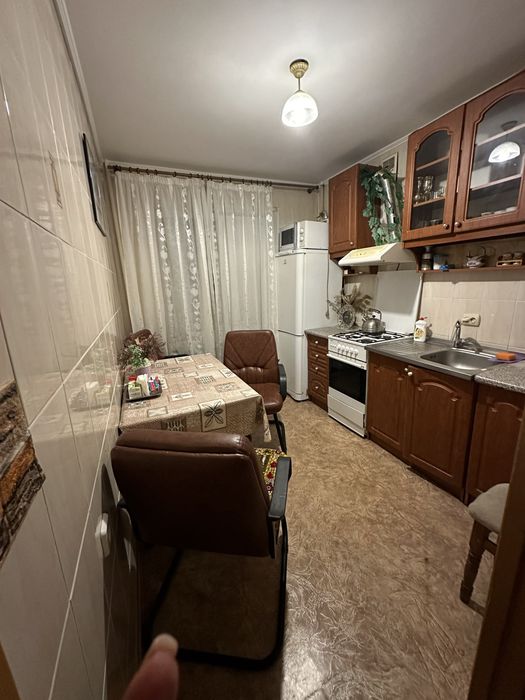 Велика 2 кімнатна квартира ( центр)  . Приймаємо компанї на свята !