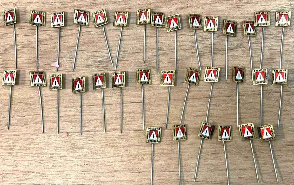 Pins ou broches publicitarios antigos Seguros Previsão