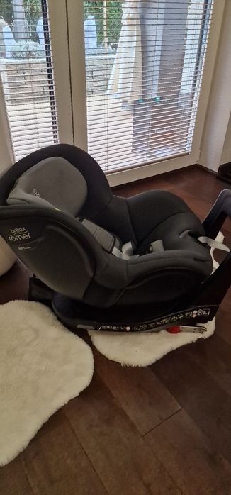 Fotelik samochodowy obrotowy Britax Romer Dualfix iSize 360