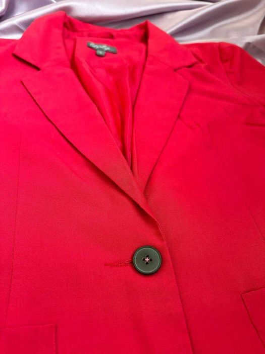 Яскравий рожевий піджак