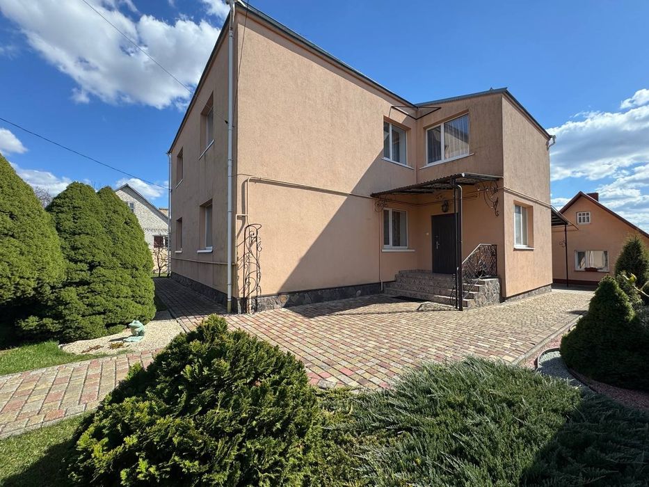 Продаж 2 поверхового будинку