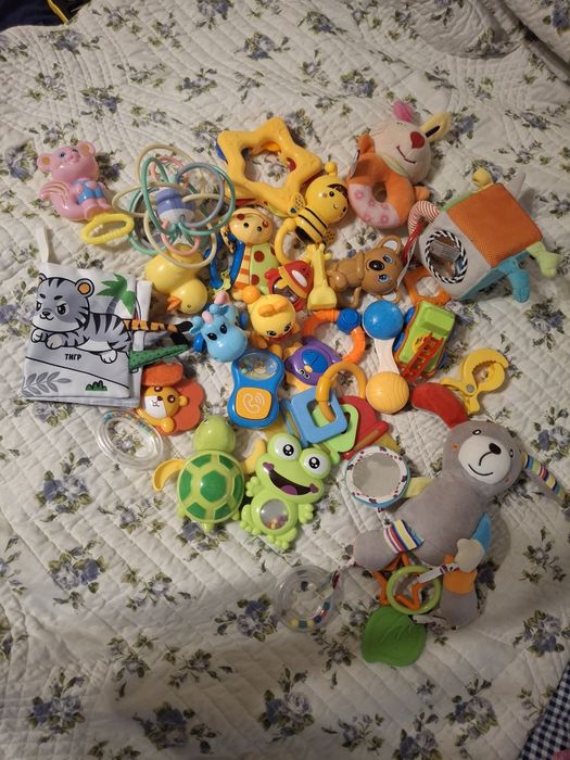 Іграшки для найменших 0+ лотом