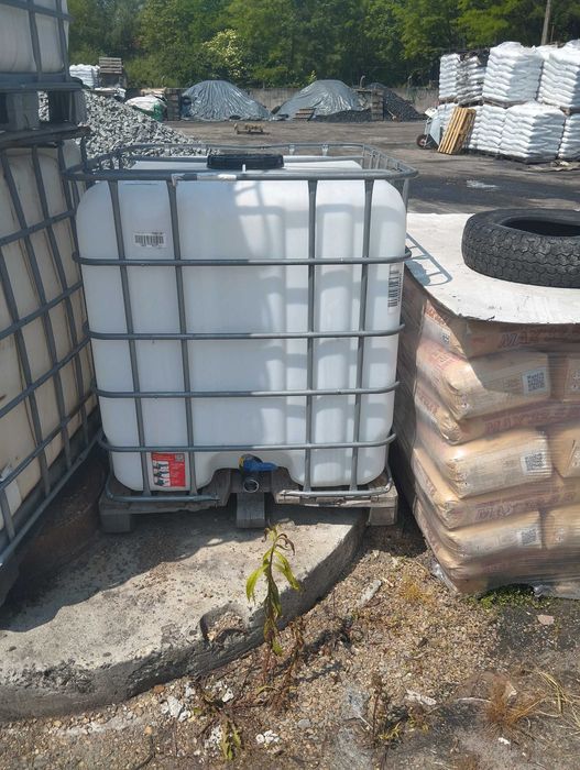 Mauzer 1000l oraz beczka z kranikiem 220l