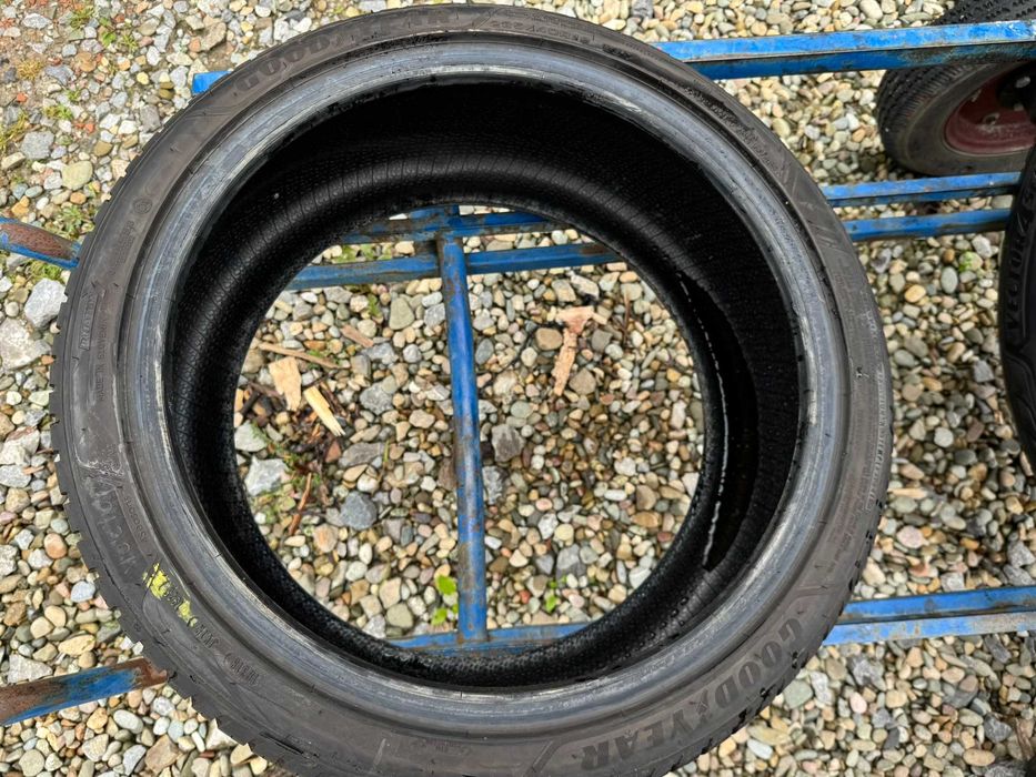 Opony 235/40R19 GoodYear Wielosezon 2szt