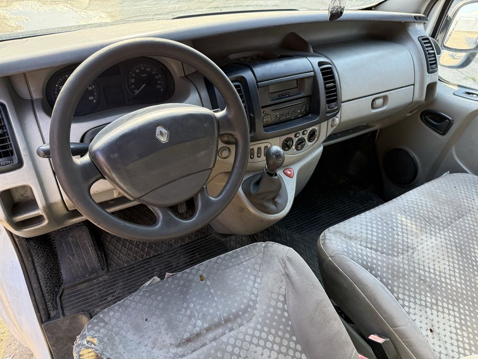 Renault Trafic II 2007r. 2.0 dci 115km