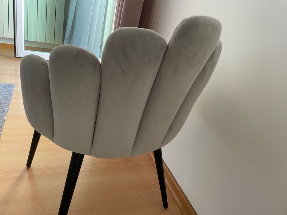 Cadeirão médio forma de nuvem cinzento (COMO NOVA)