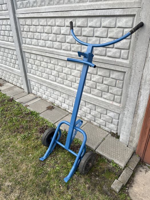 Wózek do transportu beczek