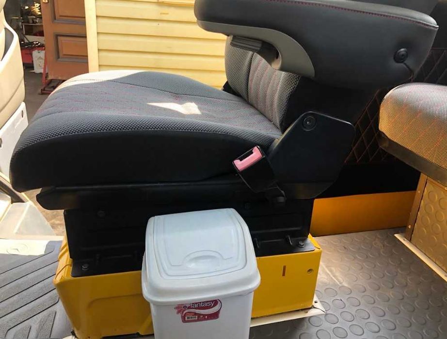 Эвакуатор частичной погрузки 4*4 Mercedes Sprinter 412