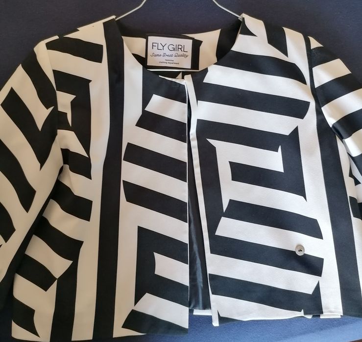 Casaco curto de marca