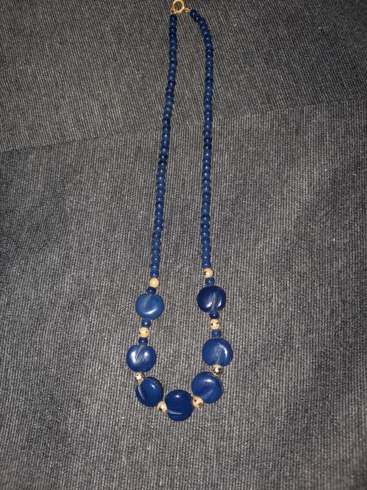 Продам бусы 4 шт.