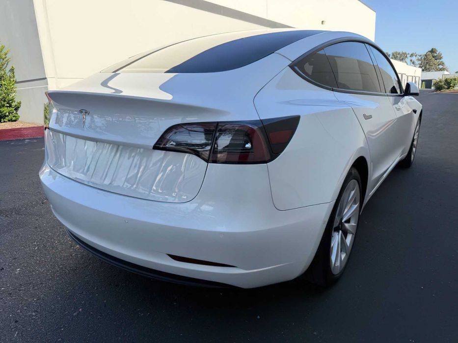 Tesla Model 3      2022