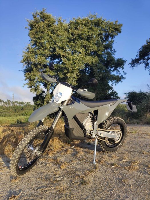 Supermoto Stark Varg EX - ALPHA 80cv