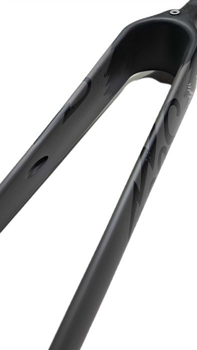 Widelec  sztywny Carbon Kellys  gravel / szosa  tapared 238mm 12x100