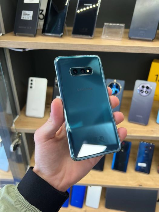 Samsung Galaxy S10e 6/128 — компактний флагман