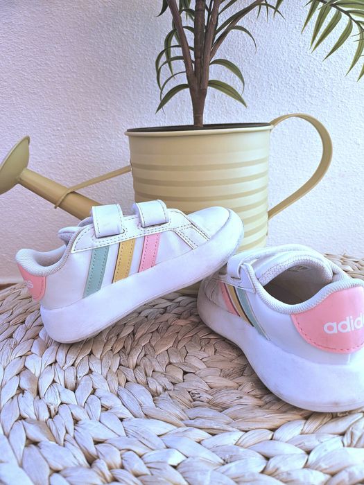 Ténis Adidas criança tam 25