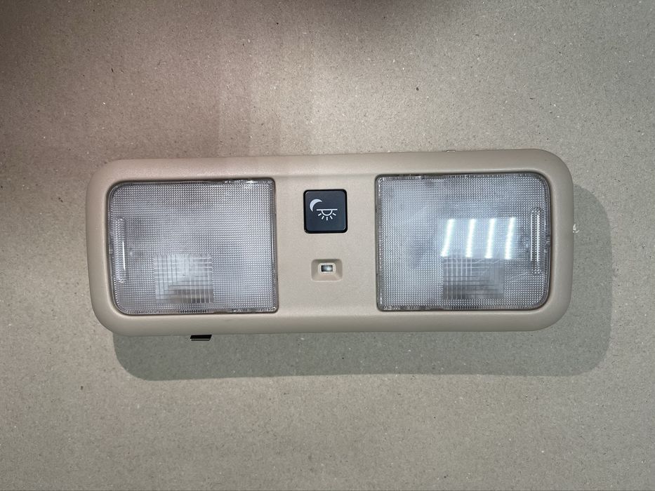 Плафон освітлення салона задній Toyota Camry 50 Європа