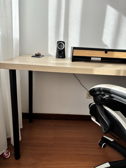 Conjunto Secretaria Ikea + base de monitor e cadeira gaming