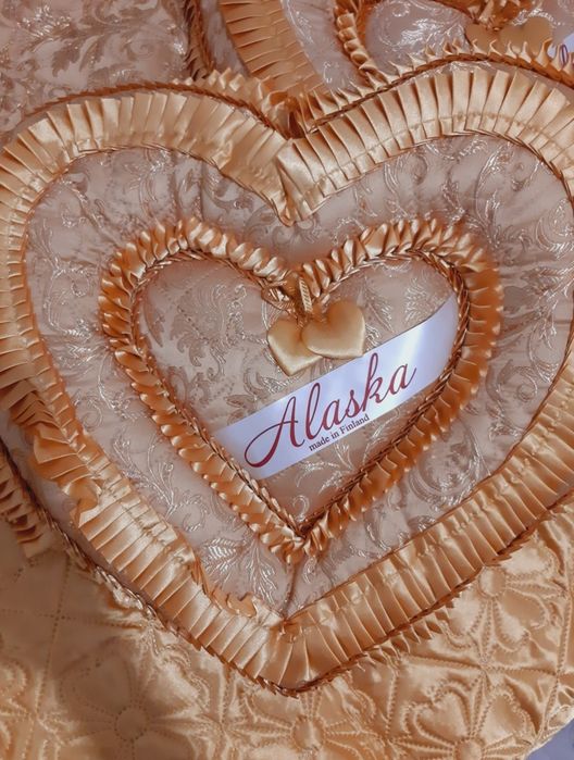 Покрывало с подушками